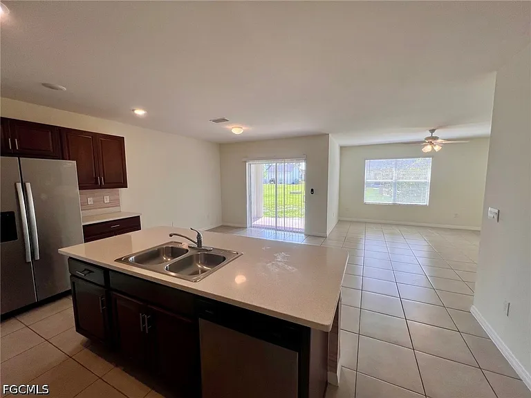 212 SW 25th Ave — Photo 9