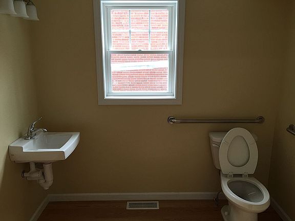 Retail bathroom