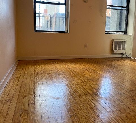 2nd image of 203 Chrystie St #5CB