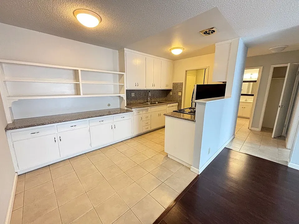 220 Athol Ave #206