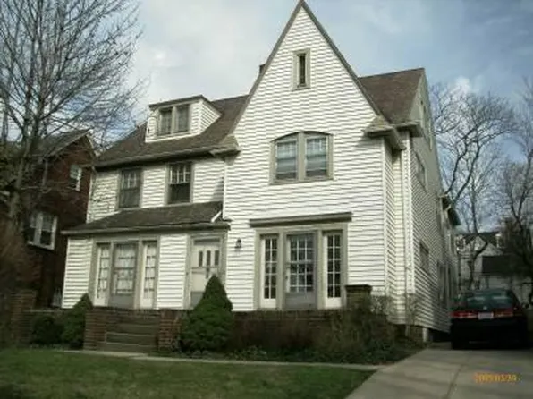 2315 S Overlook Rd, Cleveland Heights, OH 44106