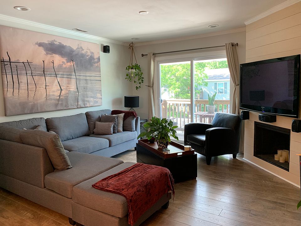 Spacious LR w/ fireplace