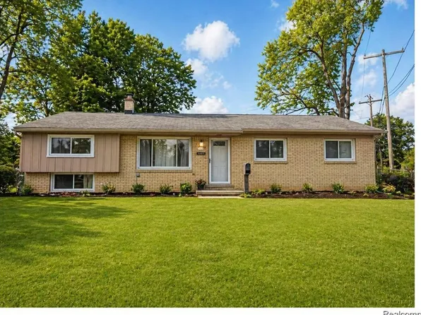 11360 Deno Ct, Sterling Heights, MI 48314