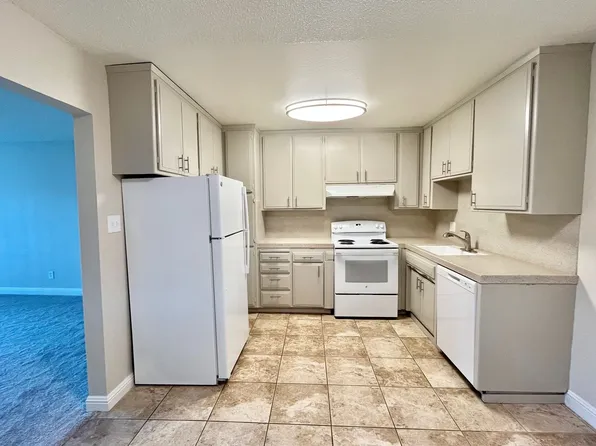 Elegante Apartments ~ Exceptionally Spacious, Unique and a Must See Community!, 5981 Lake Crest Way APT 10, Sacramento, CA 95822
