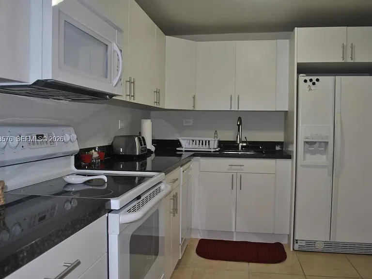 6039 Collins Ave #1006 — Photo 6