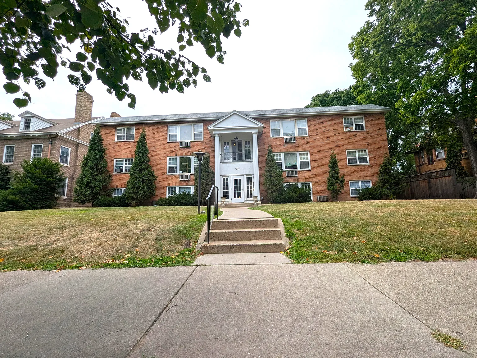 2 bed, 1000 sqft, $1,450 — Photo 1
