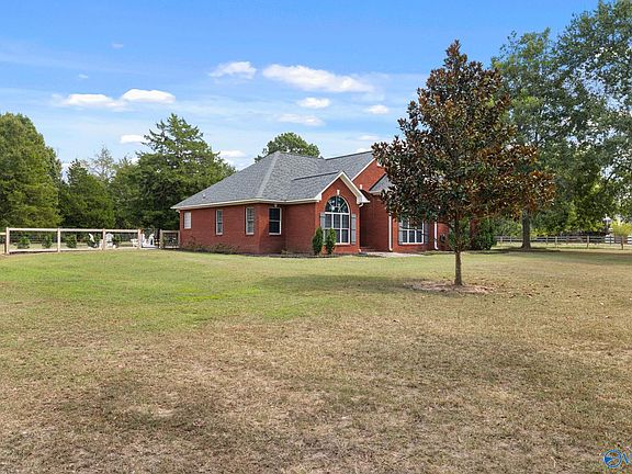 3rd image of 2111 Breeding Dr NW