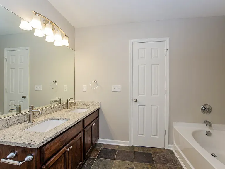 1041 Ramsgate Dr SW — Photo 10