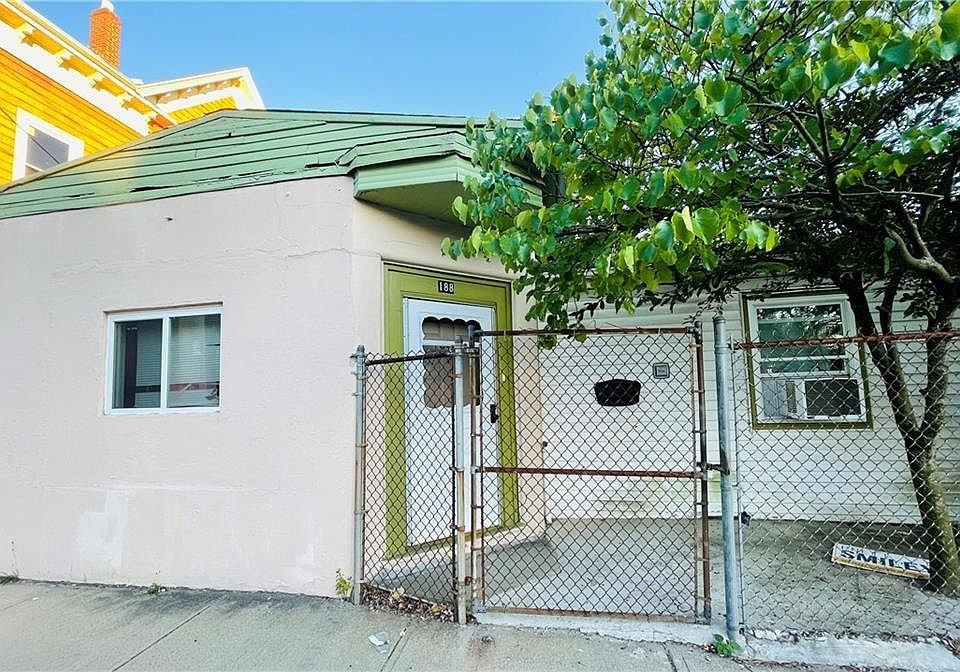1st image of 374 Prairie Ave