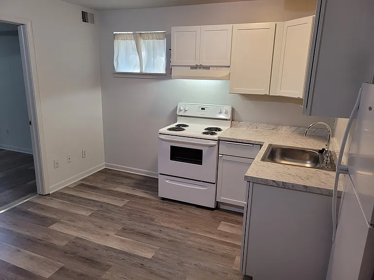 760 Lowell St #5 — Photo 6
