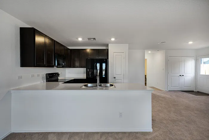 4 bed, 2.0 bath, 1883 sqft, $1,825 — Photo 3