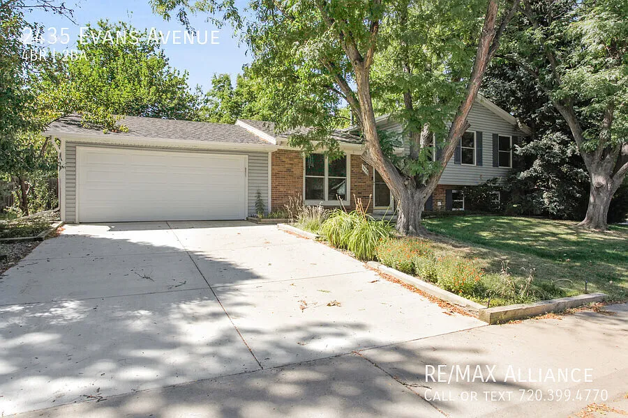 Fantastic Tri-Level Louisville Home ready for you! — Photo 2
