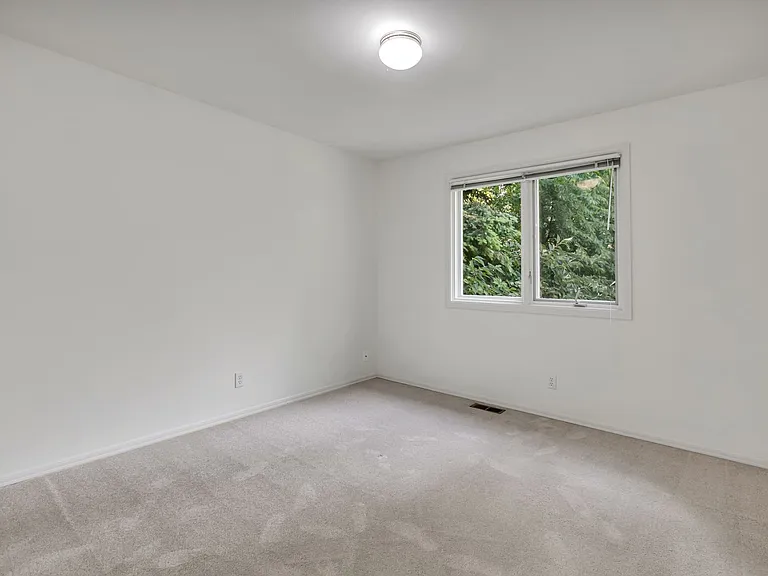 16323 NE 50th Way — Photo 34