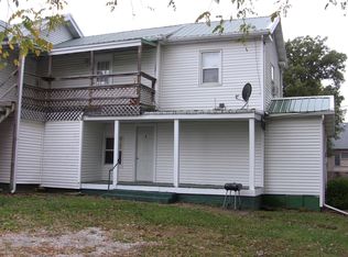 305 W Wood St APT 4, Hillsboro, IL 62049