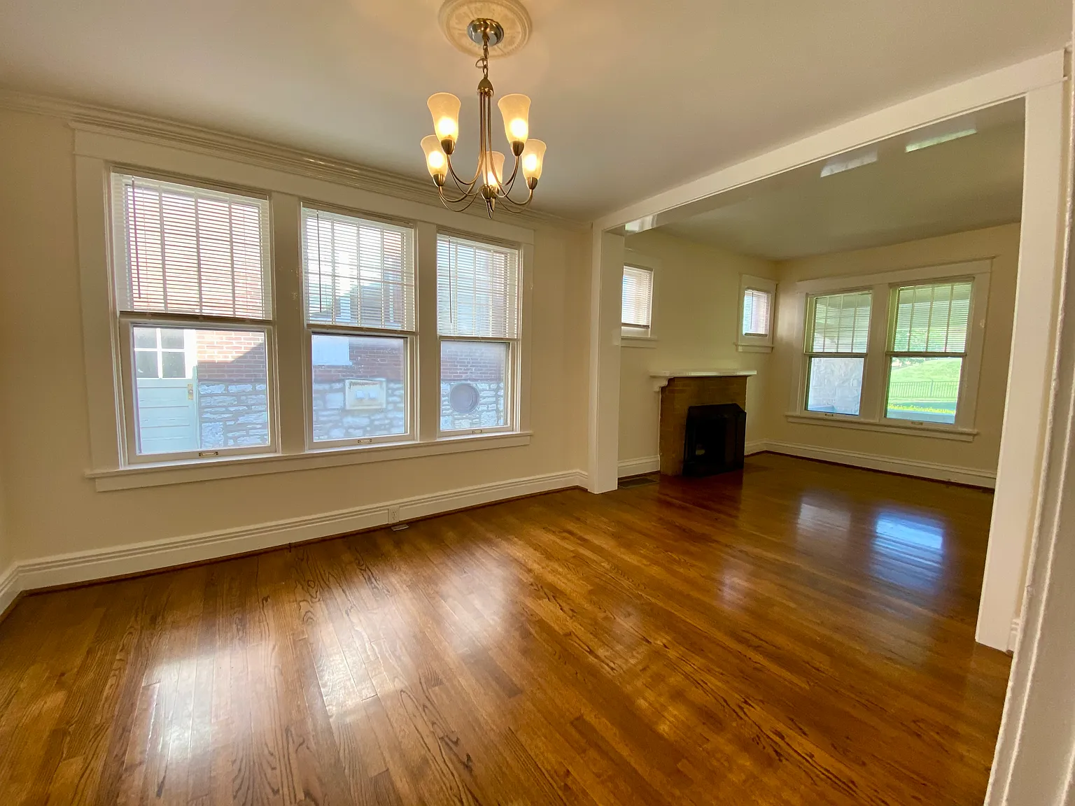 2 bed, 1100 sqft, $1,995 — Photo 2