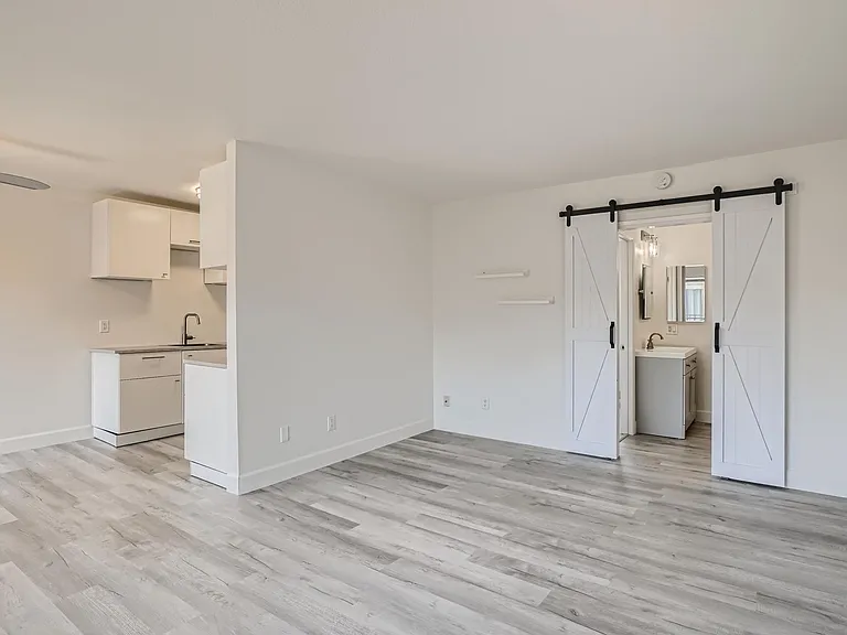 3825 Van Dyke Ave #6 — Photo 3