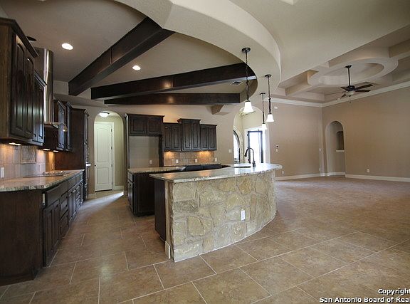 3rd image of 124 Woodlands Dr