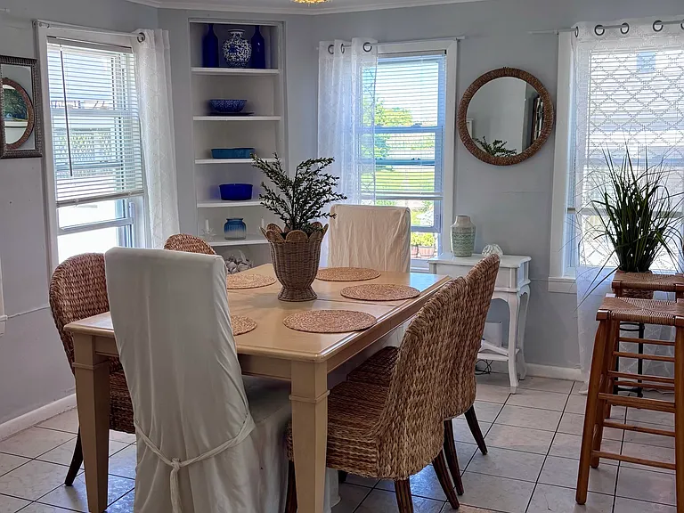 918 Fairfield Beach Rd — Photo 7