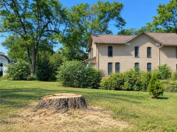 718 Fairview Rd, Petrolia, PA 16050