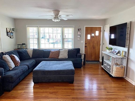3rd image of 906 Mill View Ct