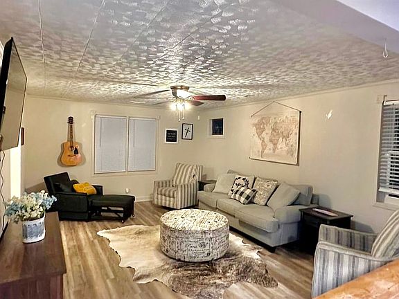 3rd image of 194 Old Latham Rd