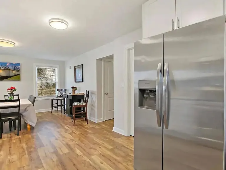 841 E Rockland Rd — Photo 9