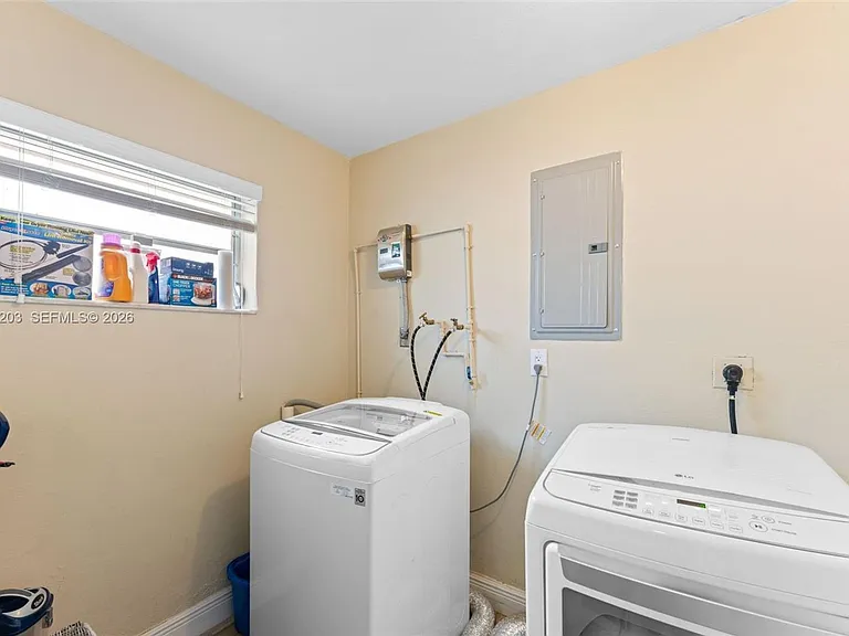 2311 SW 2nd St #0 — Photo 19