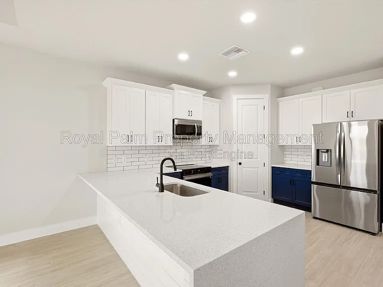 2616 NW 9th Ave — Photo 10