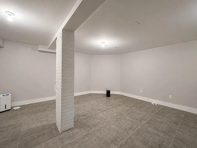 1081 Madison St #1R — Photo 12