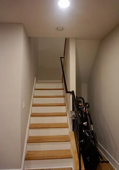 Steps ground floor to basement