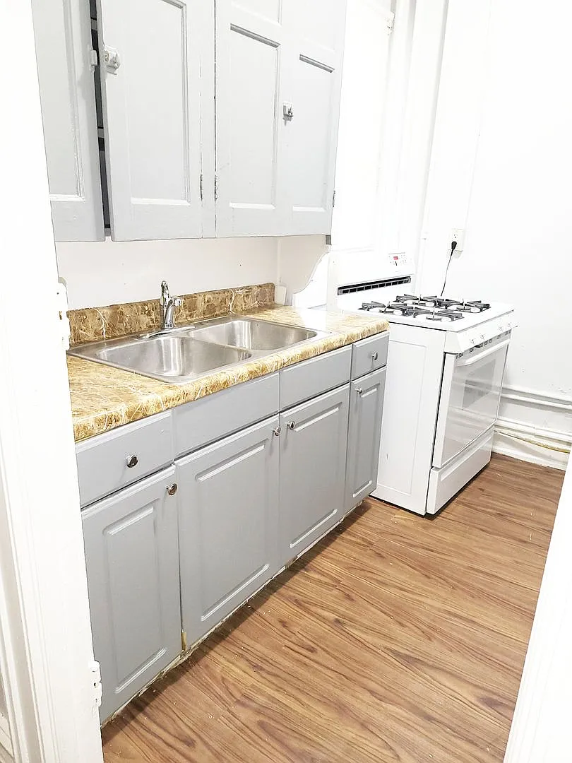 1 and 2 bedroom apartments — Photo 1