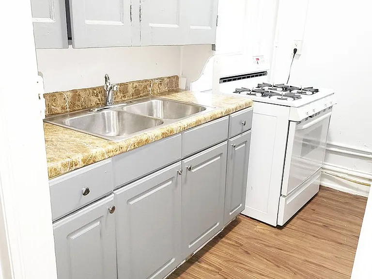 923 W Hamilton St — Photo 1