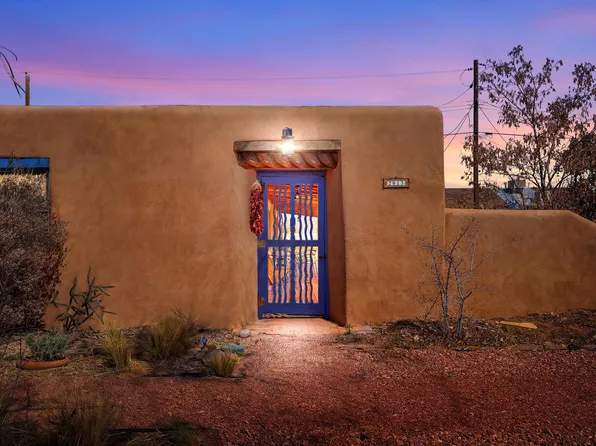 2813 Los Altos Pl SW, Albuquerque, NM 87105