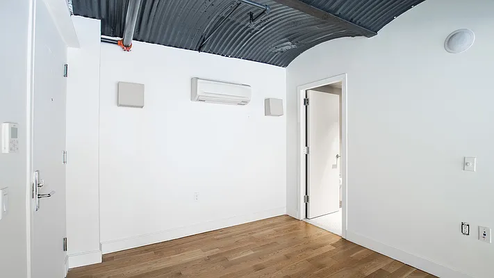 Rented by Nooklyn NYC LLC | media 46