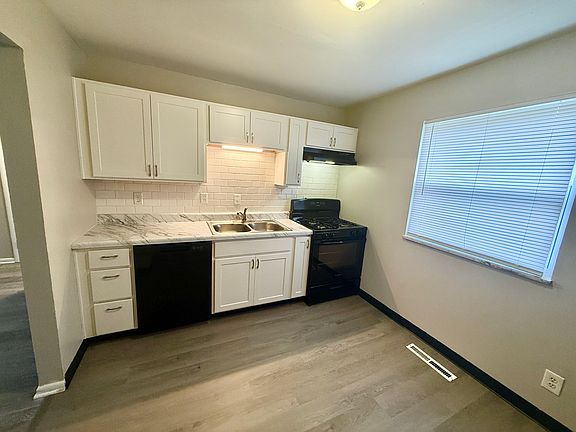 4th image of 262 Broadmeadows Blvd APT A