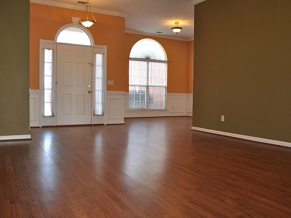 Living Room/Foyer