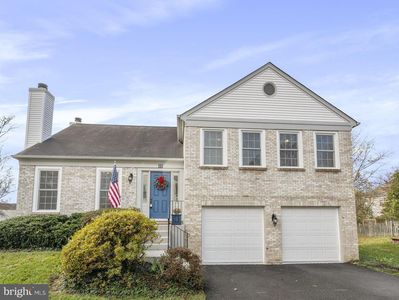 48 McPherson Cir, Sterling, VA, 20165