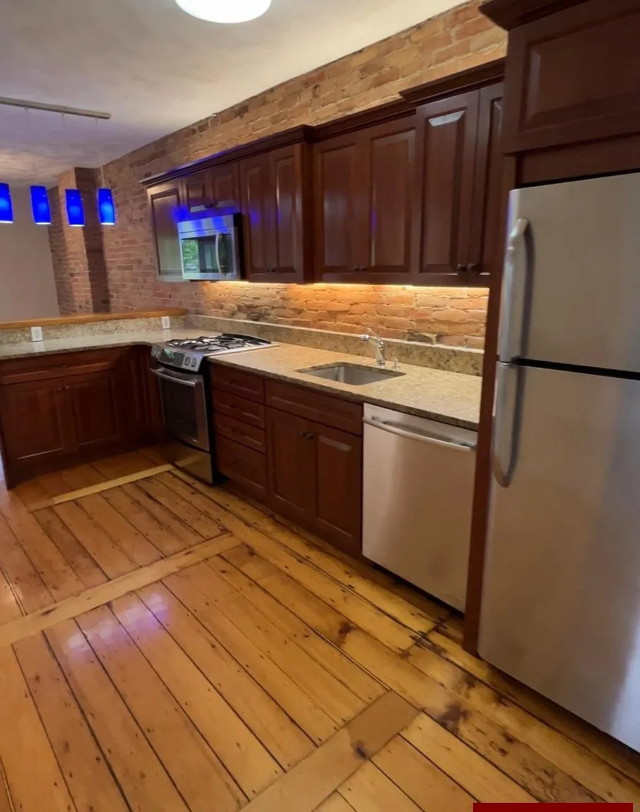 2 bed, 1.0 bath, $2,800 — Photo 1