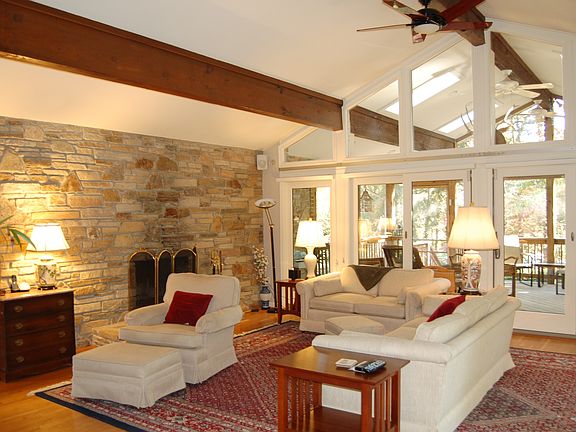 4th image of 423 Ben Oaks Dr E