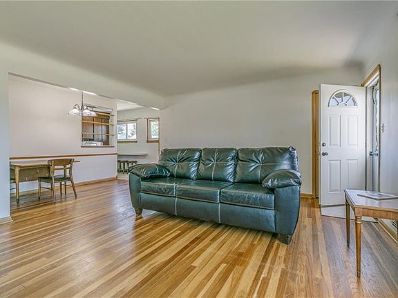3rd image of 11301 Aaron Dr