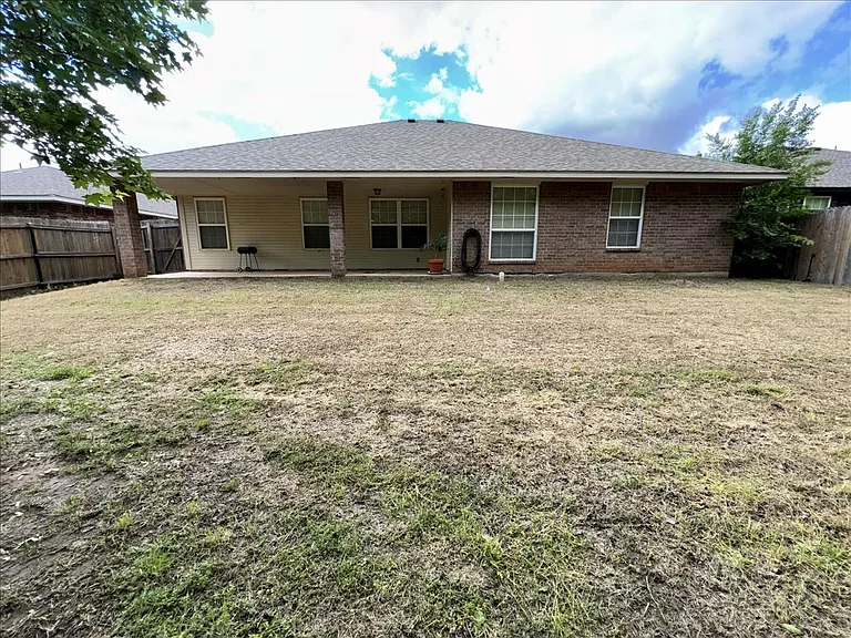 1424 Teakwood Dr — Photo 5