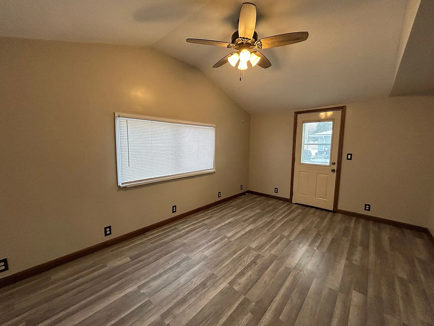 ** Move in Special ** Freshly Updated 3-Bedroom, 1-Bathroom Home $1,375/Month — Photo 4