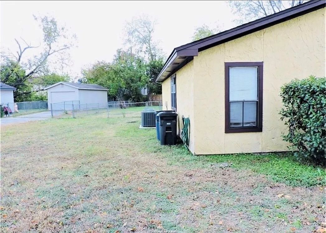 2 bed, 811 sqft, $1,000 — Photo 2