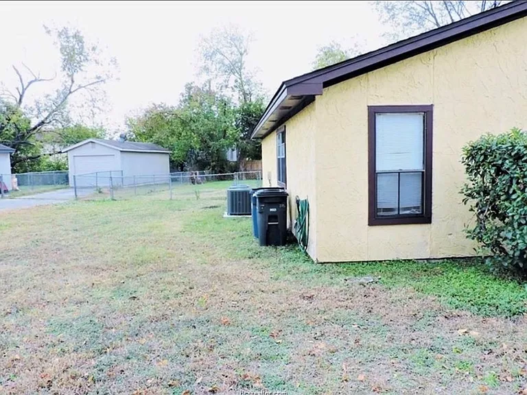 1508 Pine Ridge Dr #A — Photo 2