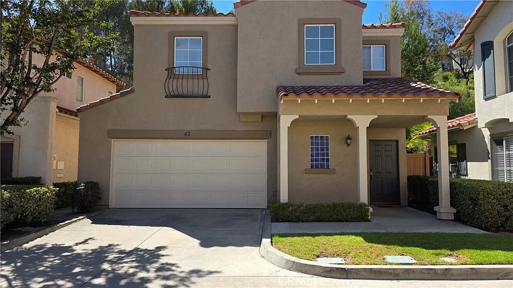 2 bed, 2.5 bath, 1256 sqft, $4,300 — Photo 1