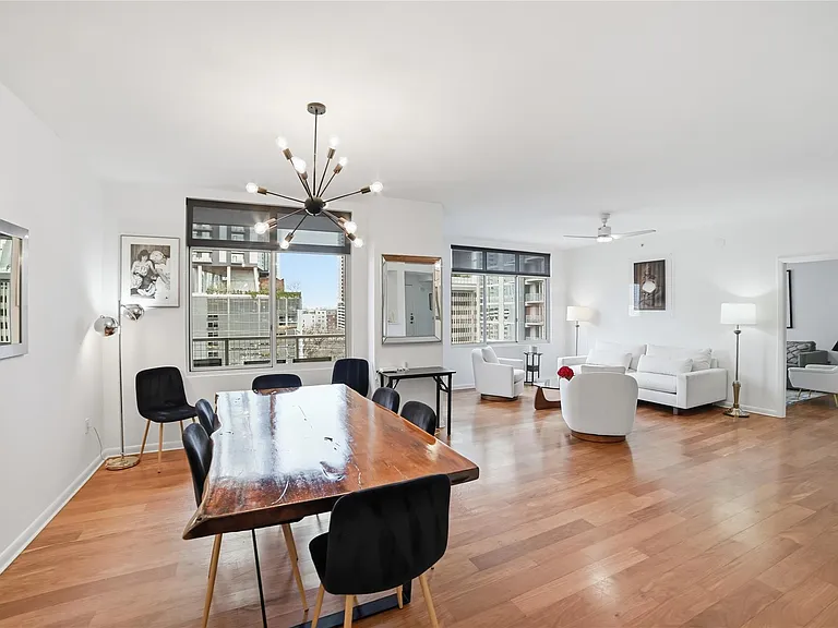 54 Rainey St #1018 — Photo 12
