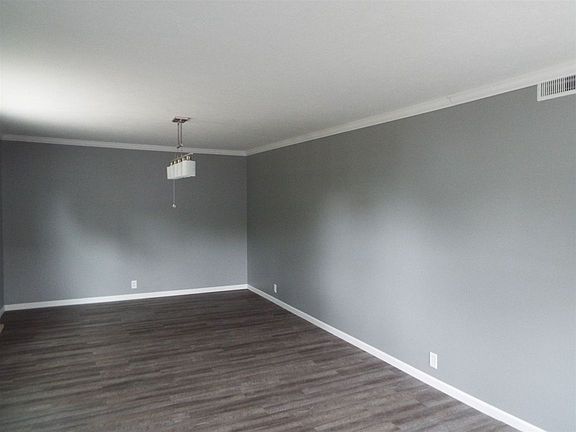 4th image of 1021 Barberry Ln