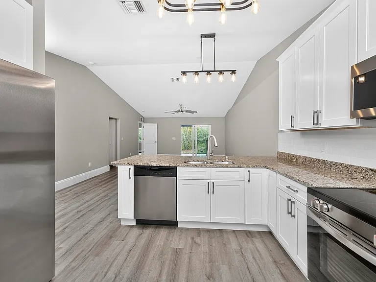 2090 Como St #2090 — Photo 9