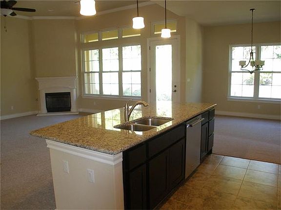 5th image of 102 Belforte Ave