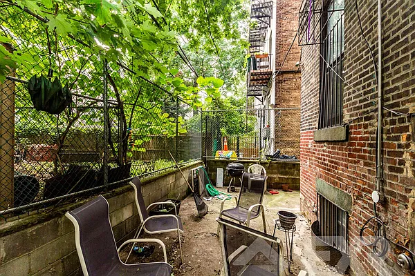 Rented by EXR | media 15